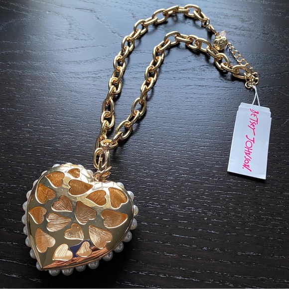 🩷 Betsey Jonson Pearl heart statement necklace - Picture 7 of 11